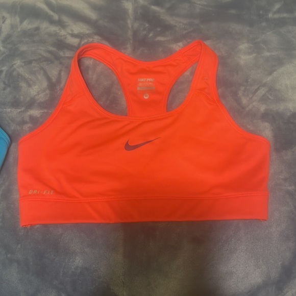 Nike Dri-Fit sport bras - Picture 4 of 6